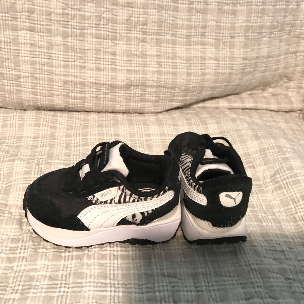 Baby girl puma tennis shoes 3c